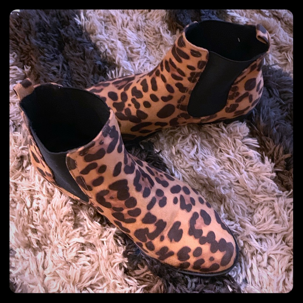 NEW LISTING Animal print booties